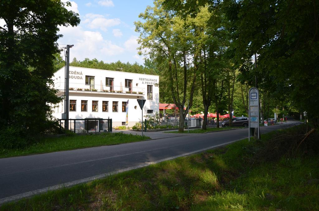 Restaurace A Penzion Zdena Bouda Χράντεκ Κράλοβε Εξωτερικό φωτογραφία