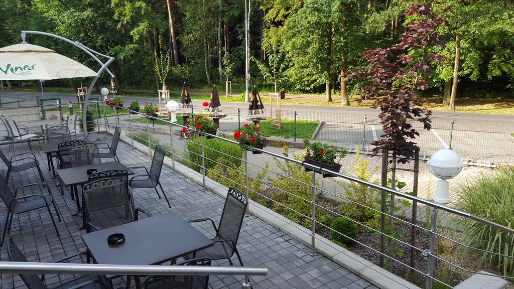 Restaurace A Penzion Zdena Bouda Χράντεκ Κράλοβε Εξωτερικό φωτογραφία